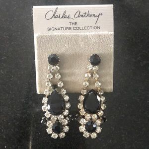 Black teardrop rhinestone pierced earrings